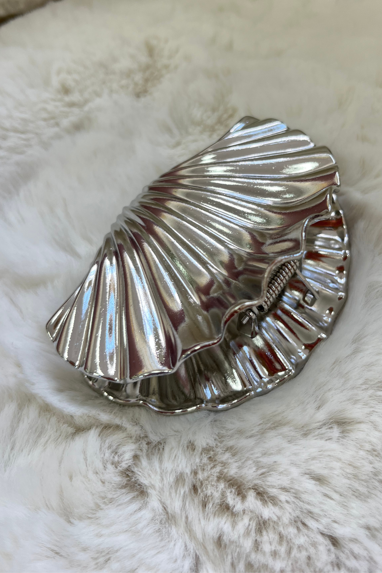 Shell claw clip- Gold or Silver