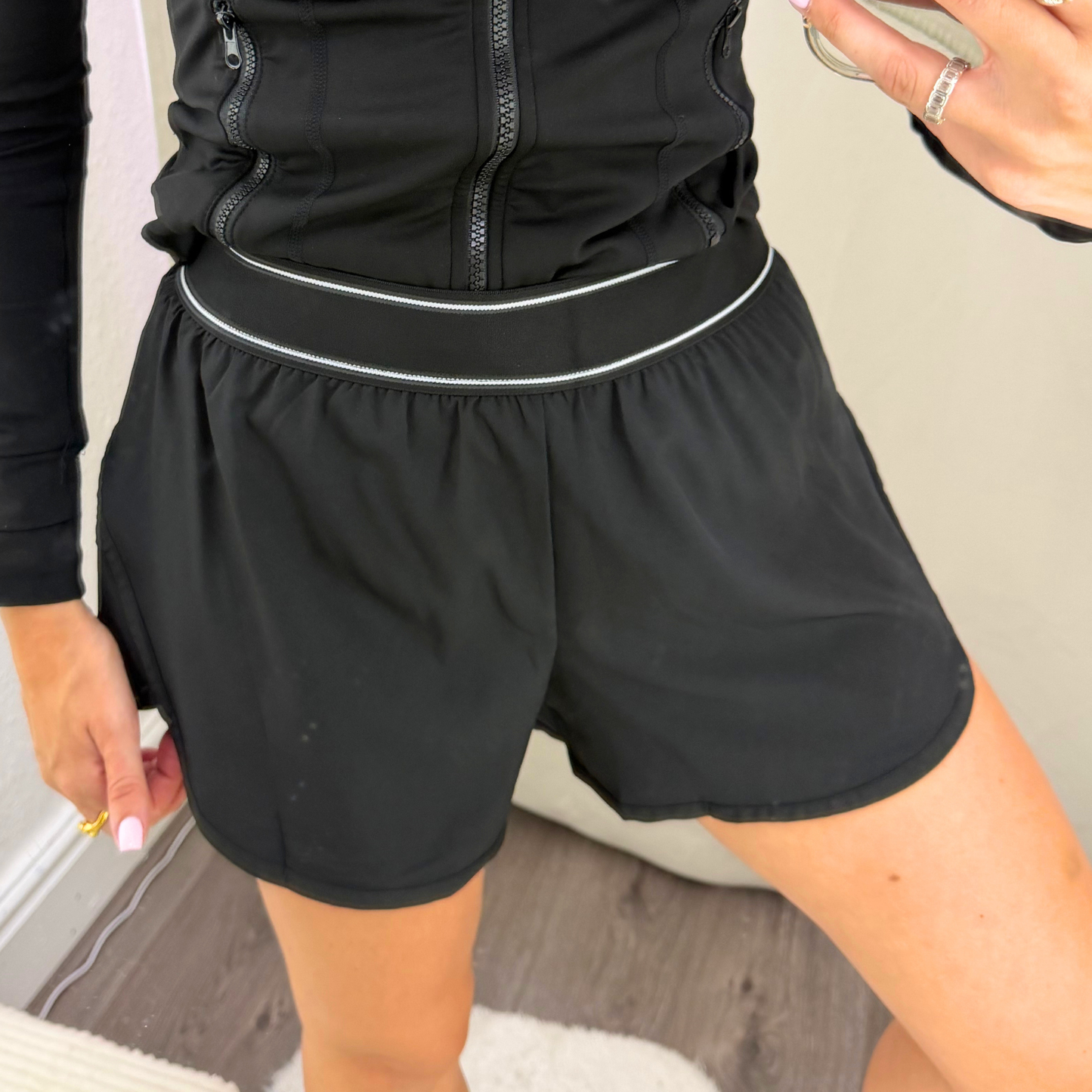 Contrast waist sports shorts