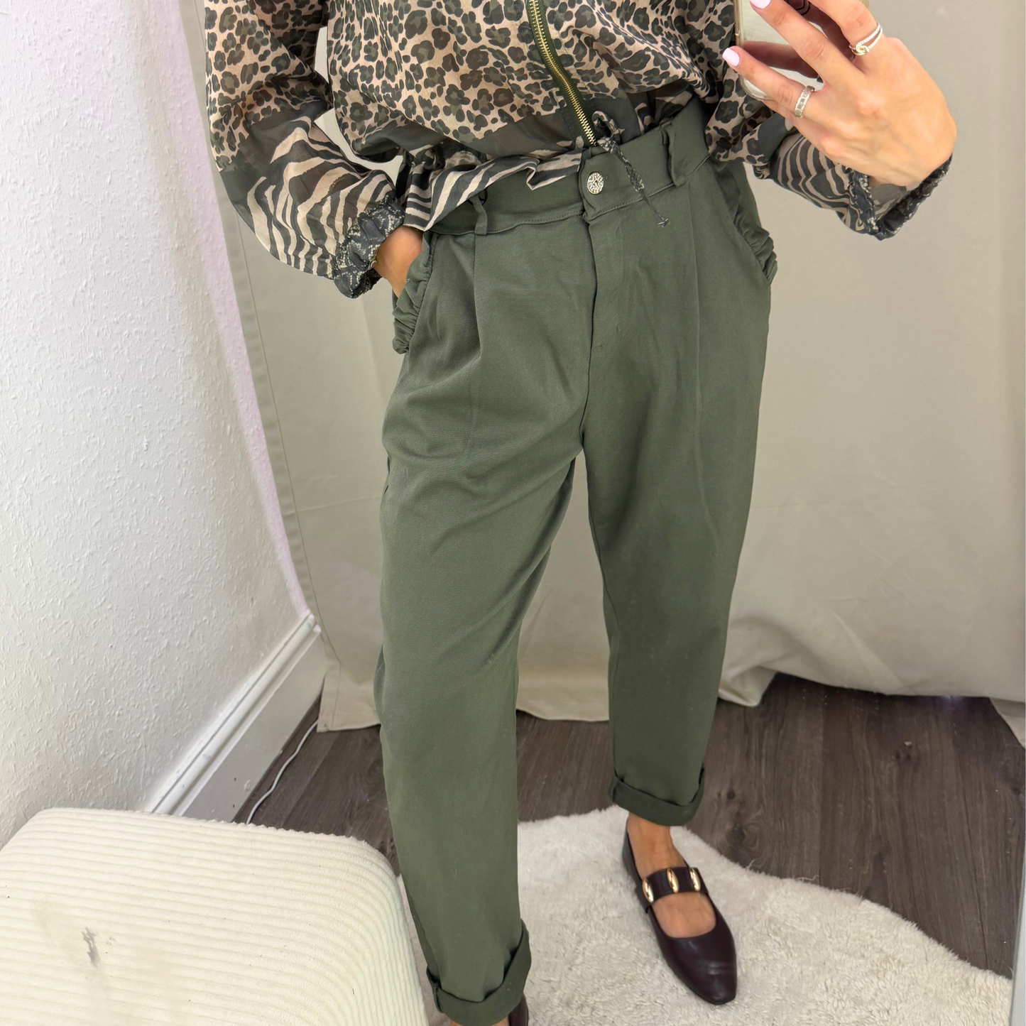 Relaxed Ruffle Pocket Trousers