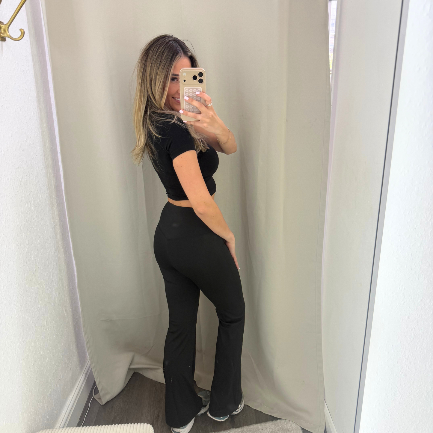 Essential Flared Trousers – Black
