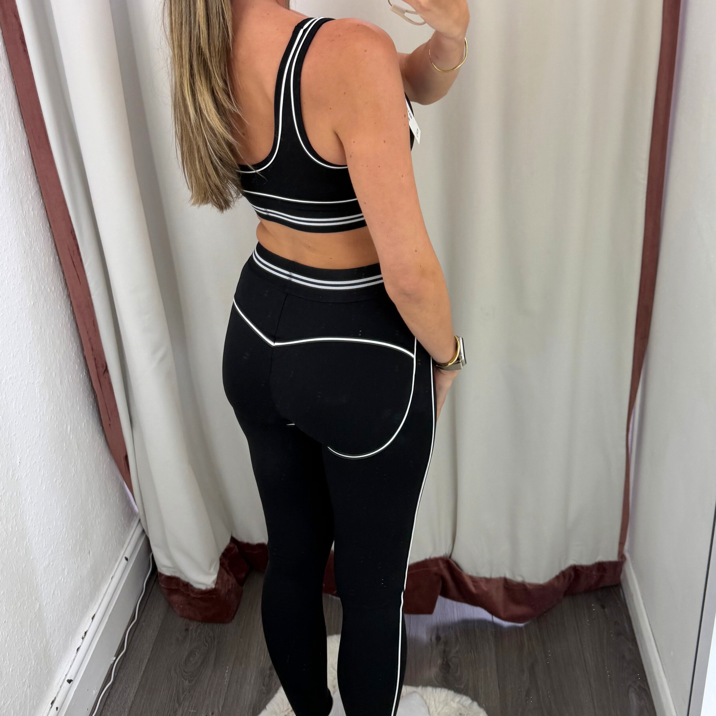 Black & White active set