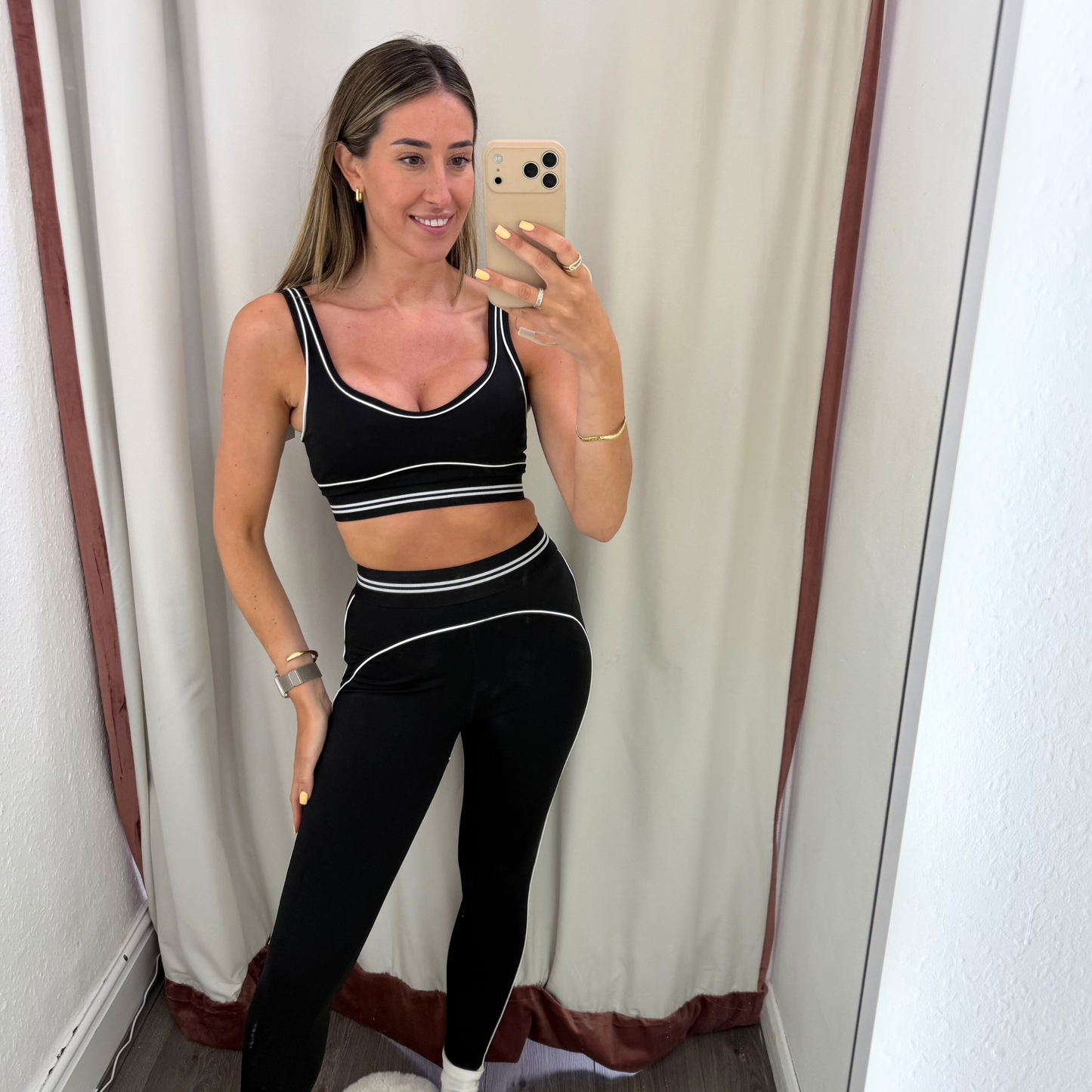 Black & White active set