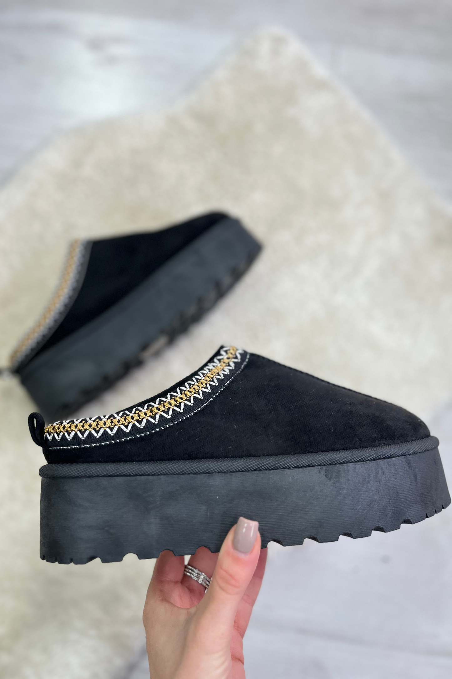 Faux fur sliders (Variant colours)