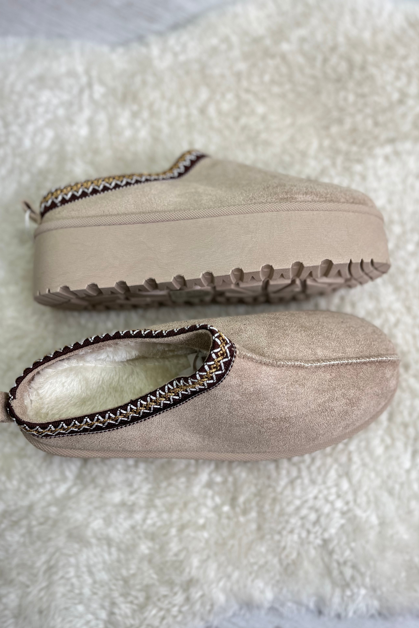 Faux fur sliders (Variant colours)