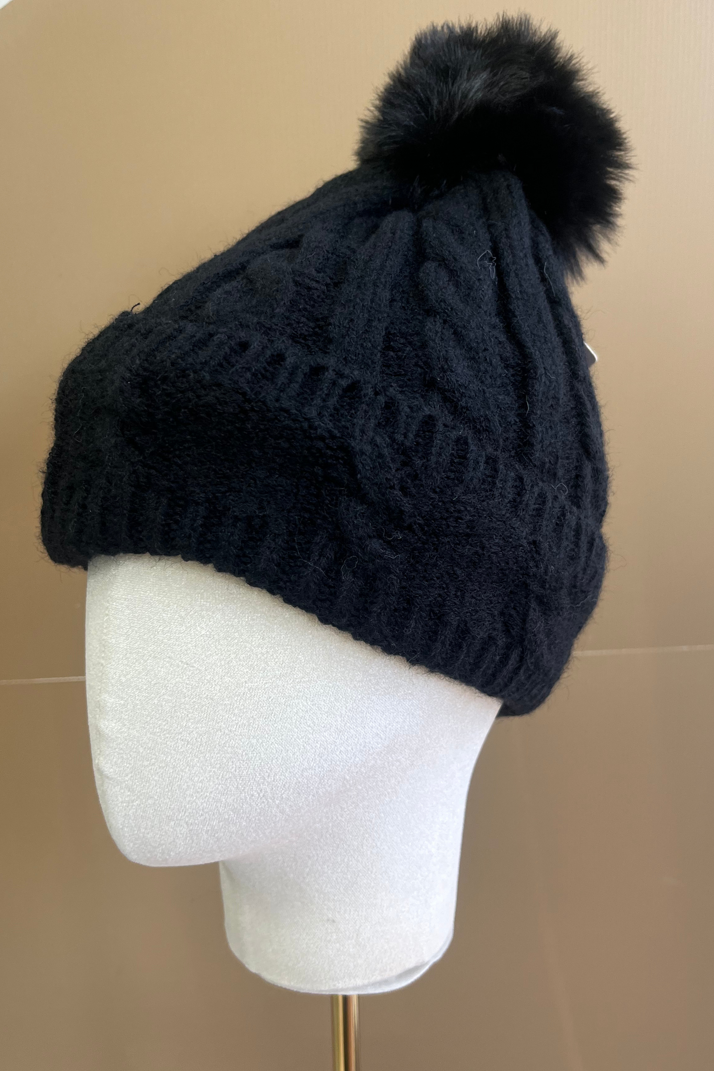 Cable knit bobble hat (Variant colours)