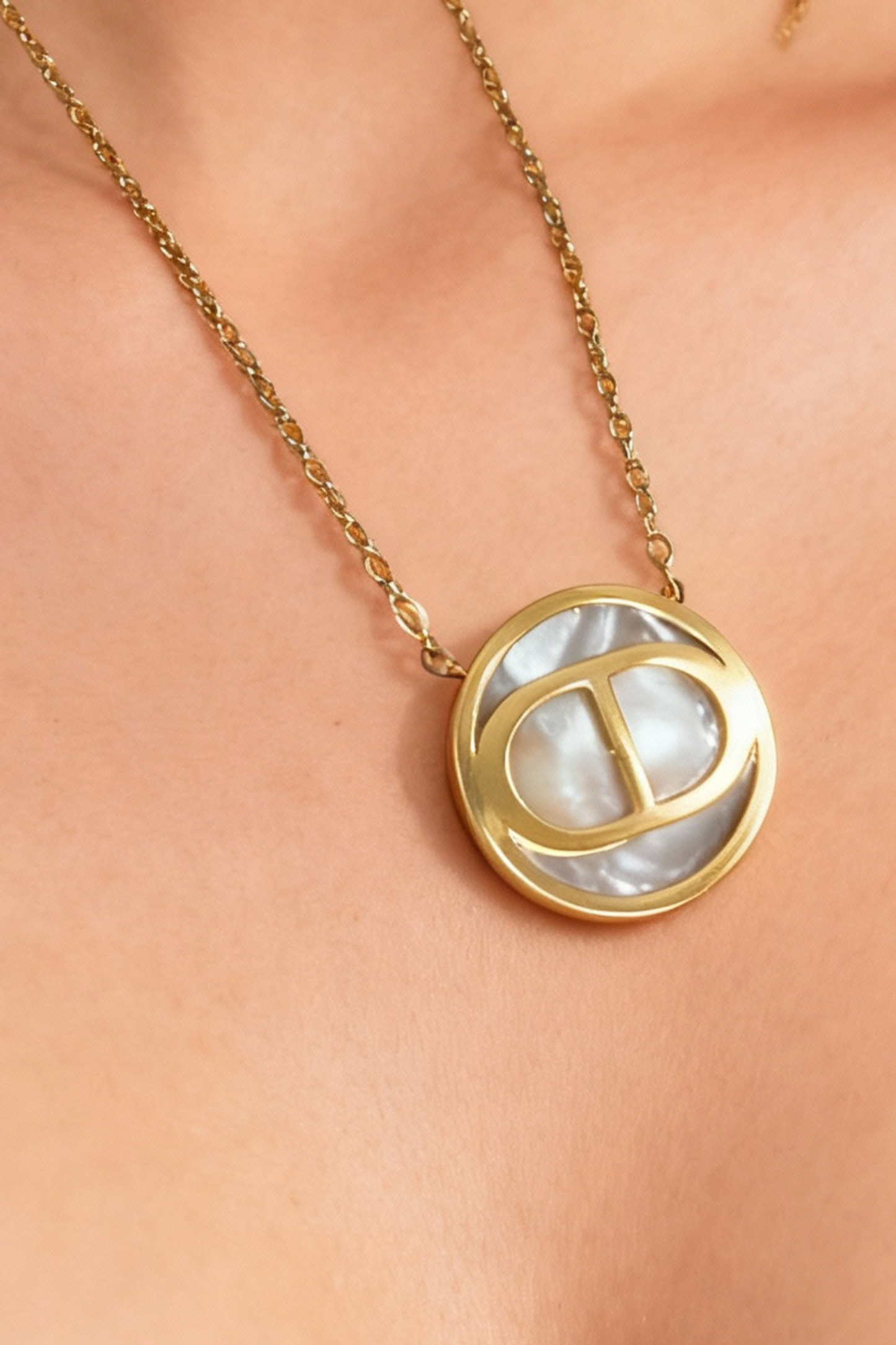Gold Round Pendant Necklace with Mother-of-Pearl Detail