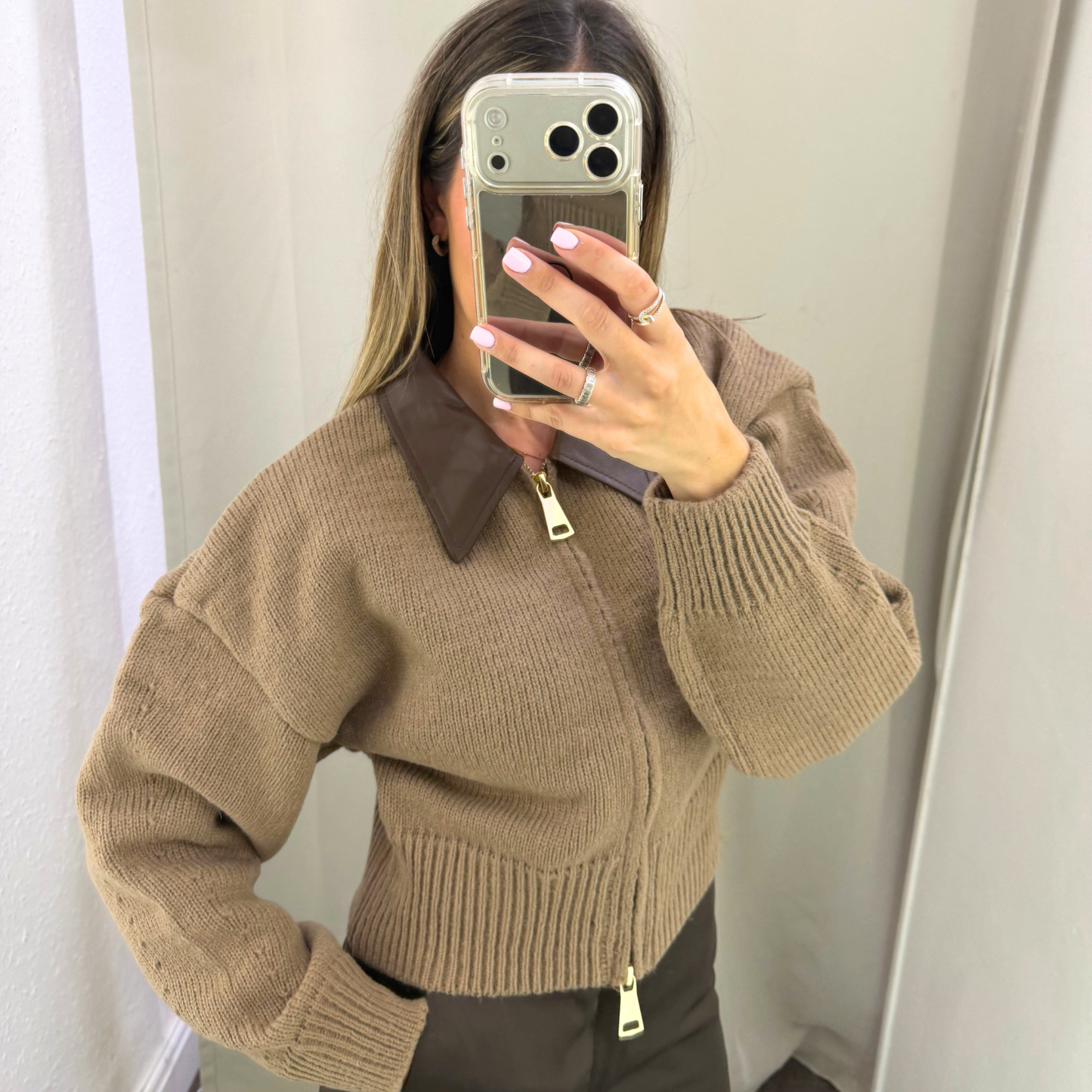 Leather Collar Zip Knit Cardigan's