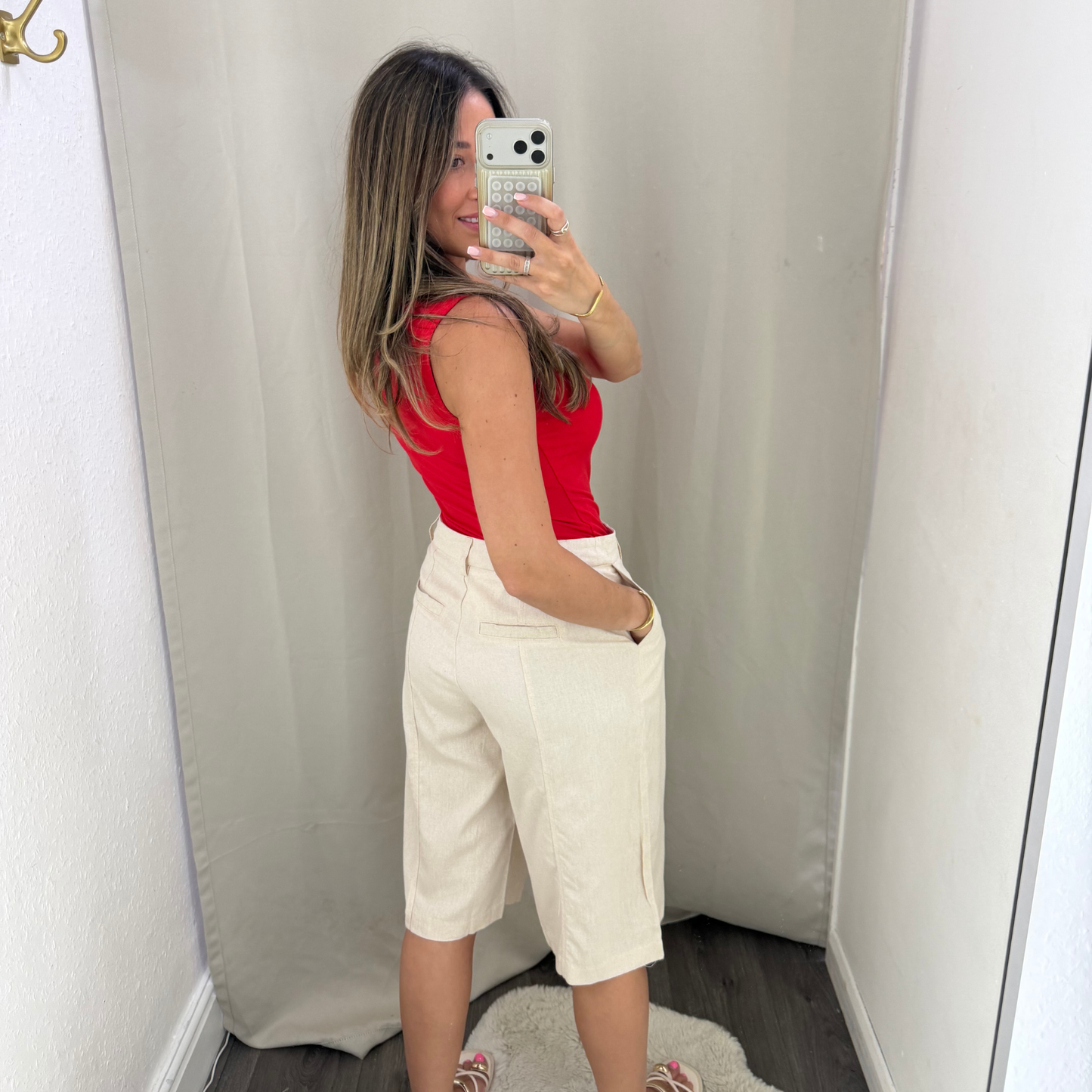 Everyday V-Neck Vest – Red