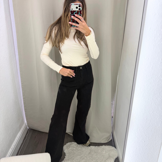Black High-Waisted Wide-Leg Jeans with Patch Pockets
